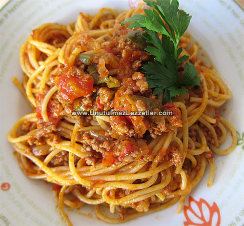 Spagetti Bolonez (Kıymalı Makarna)