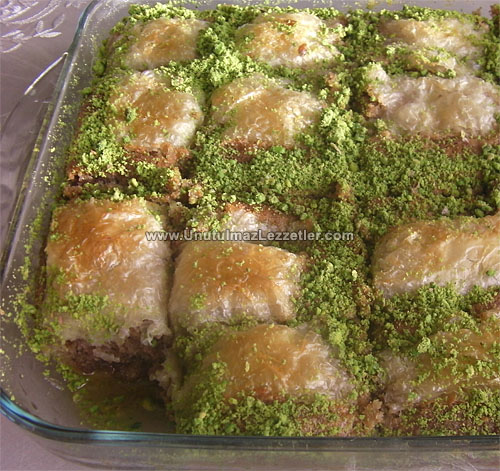 Baklava Yufkası Arasında Kek