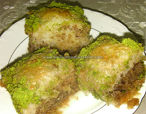 Baklava Yufkası Arasında Kek