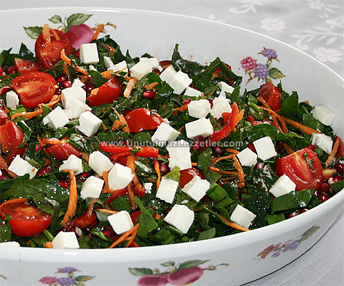 Ispanaklı Narlı Salata