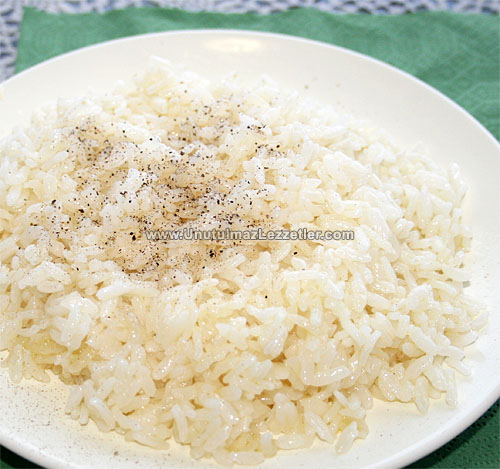 Sade Pirinç Pilavı