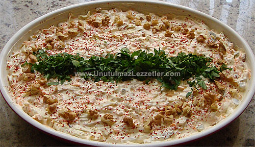 Yoğurtlu Beyaz Lahana Salatası