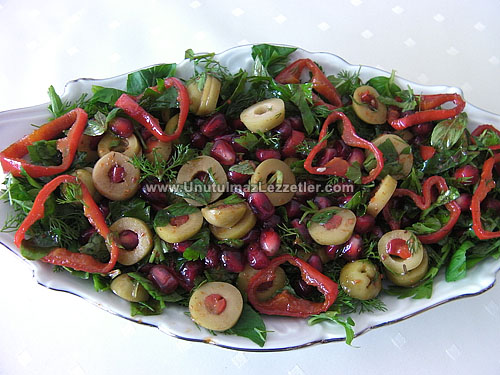 Zeytinli ve Narlı Salata